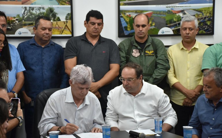 Governador assina ordem de serviço para recuperação do aeroporto de Arapiraca