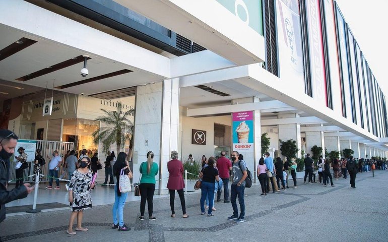 DF revoga o decreto que reabria comércio e escolas