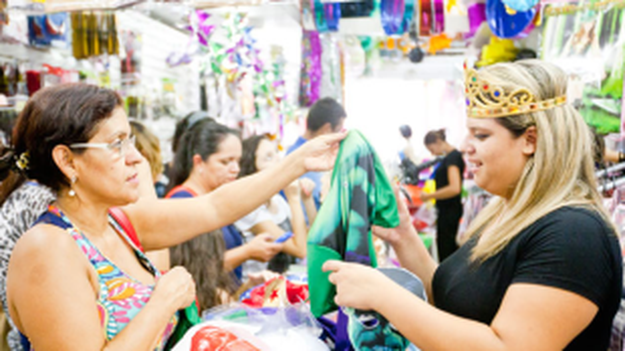 Produtos e serviços de carnaval estão 7,42% mais caros este ano que em 2014