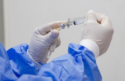 Prefeitura de Maceió nega uso de vacina da Astrazeneca com lotes vencidos