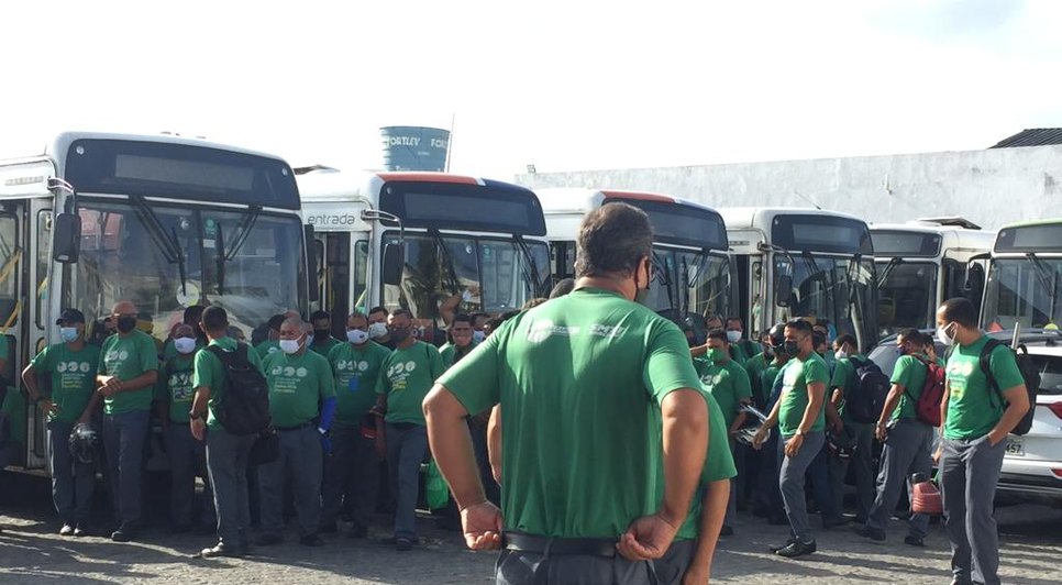 Rodoviários do Grupo Modelo paralisam atividades no transporte coletivo da Grande Aracaju / Foto: Foto: Aline Aragão/TV Atalaia