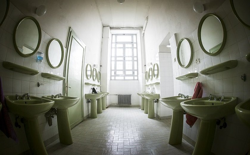 Funcionário receberá indenização por falta de higiene em banheiro e refeitório