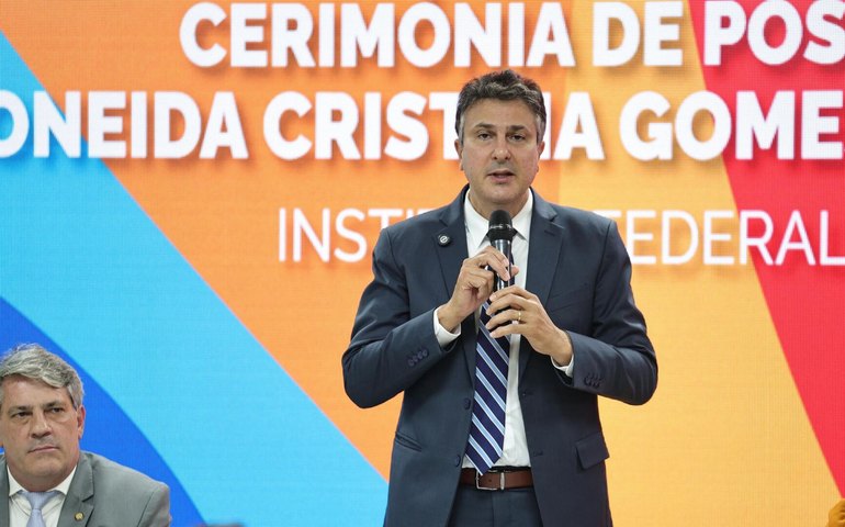 Ministro da Educação anuncia saída para atuar em campanhas de Lula e Elmano no Ceará