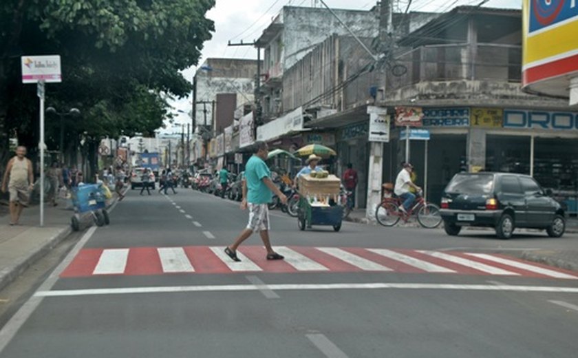 SMTT reforça sinalização em trevo e ruas de Arapiraca