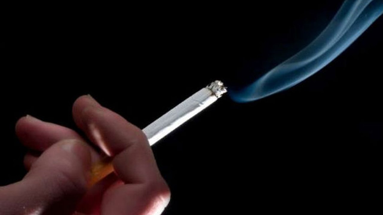 Bitucas de cigarro são o lixo mais comum do mundo, aponta estudo