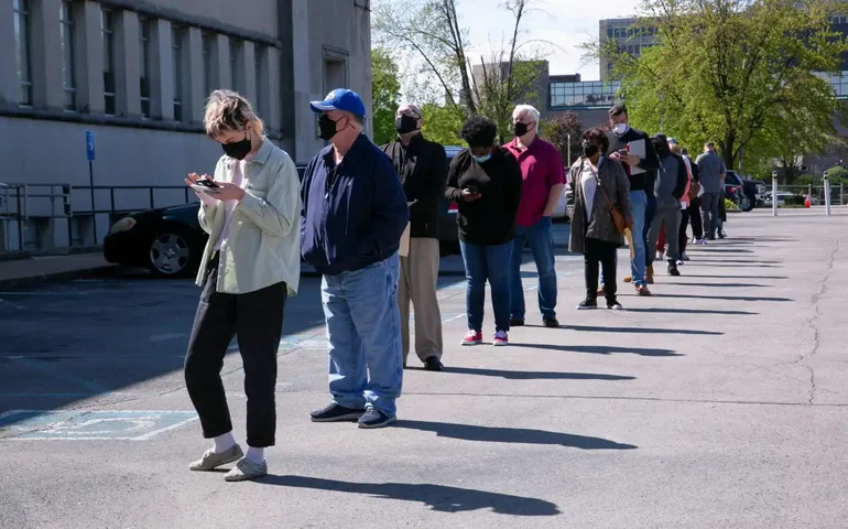 Pedidos de auxílio-desemprego nos EUA sobem 2 mil na semana