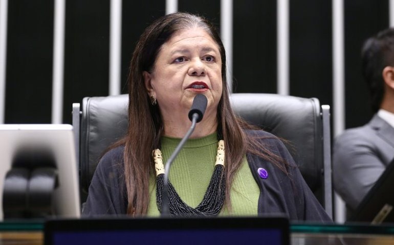 Comissão aprova proteção a mulheres antes de revogar medidas