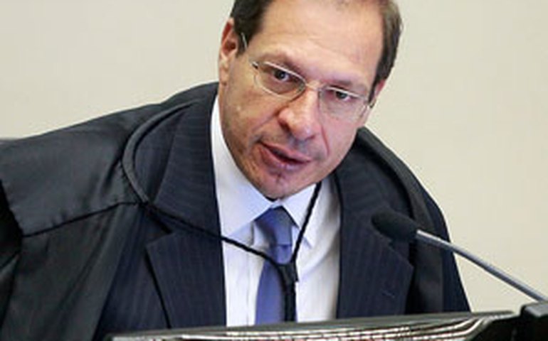Ministro pede vista e trava julgamento sobre novas ações contra planos econômicos