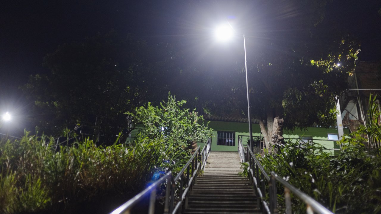 Iluminação em LED transforma rotina de comunidades em Maceió 