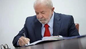 Lula anunciou reajuste de 15% no Bolsa Família a 17 dias das eleições