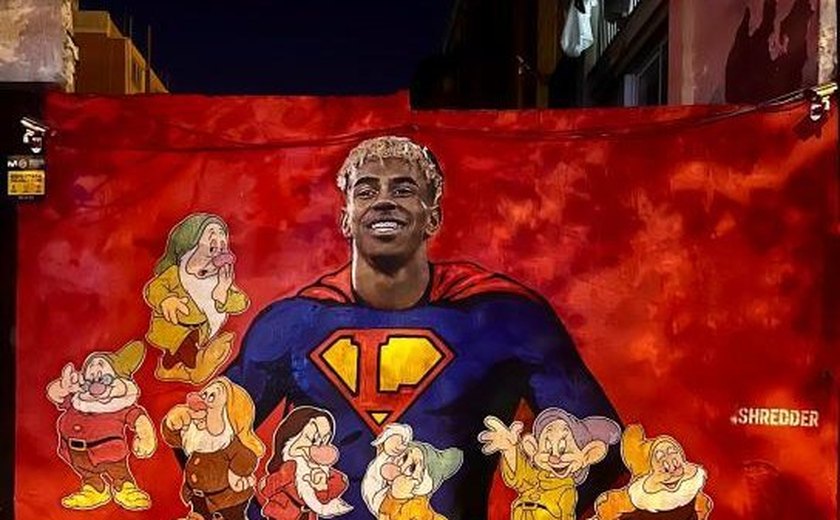 Intervenção artística foi alvo de protesto após polêmica envolvendo jogador