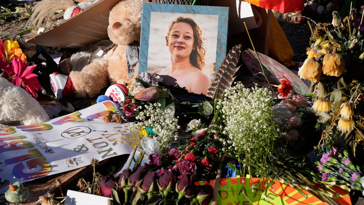 Família de Renee Good processa o governo dos EUA e autoridades de imigração pelo assassinato dela em Minneapolis.