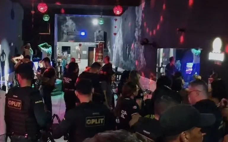 Operação flagra exploração de adolescente em bar do Centro de Maceió e prende proprietário