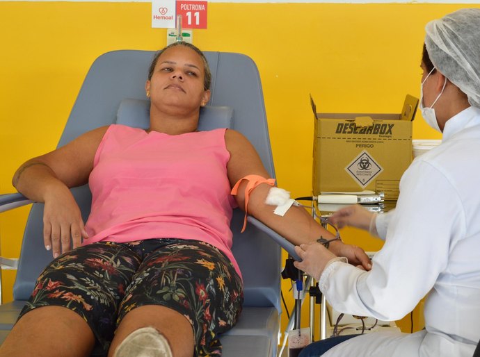 Unidade Móvel do Hemoal promove coleta sangue em escola de Arapiraca nesta quinta (21)