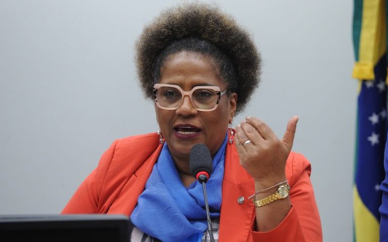 Ministérios estudam formas de ampliar inclusão de idosos no sistema de educação