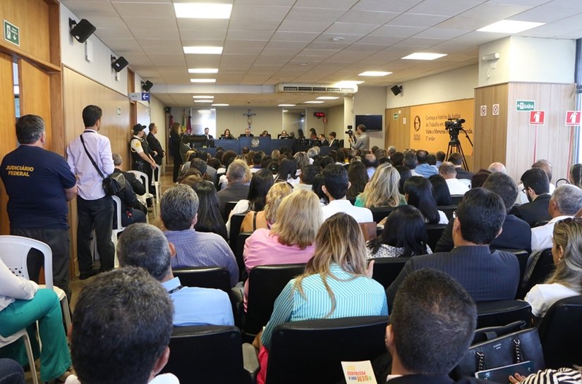 TRT/AL entrega certificados a empresas cumpridoras da Lei de Aprendizagem