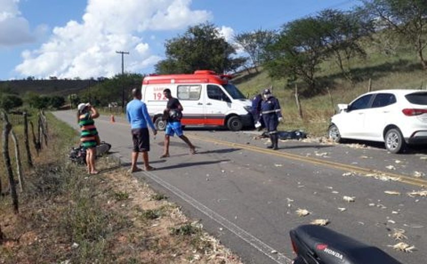 Colisão entre carro e moto deixa homem morto na AL-487 em Traipu