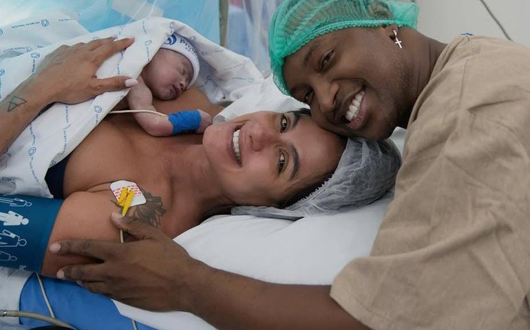 Carol Peixinho e Thiaguinho celebram nascimento do primeiro filho, Bento