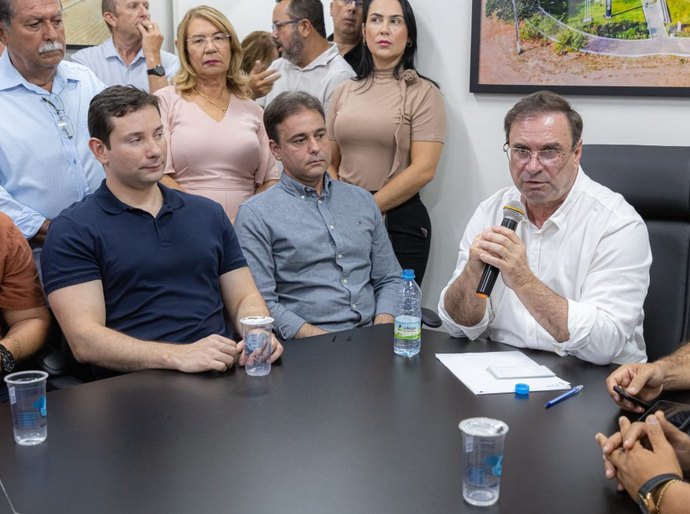 Prefeito Luciano garante pavimentação de mais dois bairros de Arapiraca