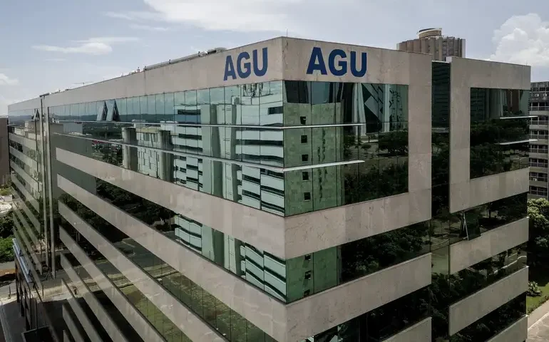 Prioridade é regulação do negócio das redes sociais, e não regulação da tecnologia, diz AGU