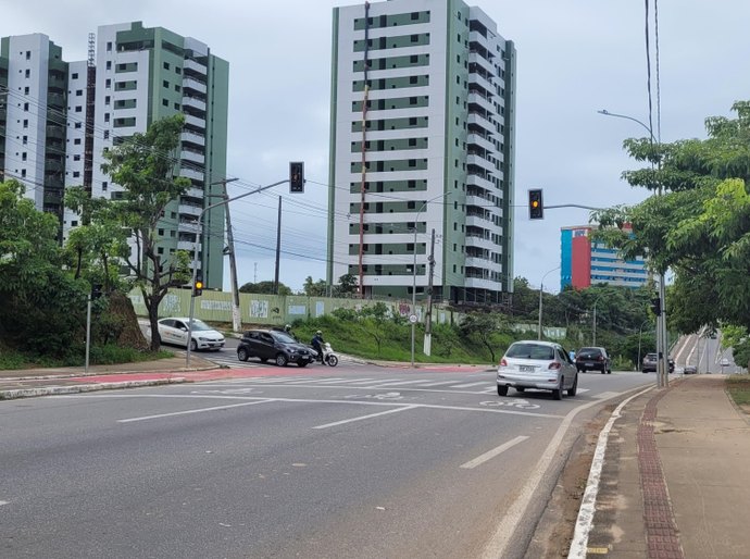 Novo semáforo na Av. Márcio Canuto começa a funcionar no domingo (13)