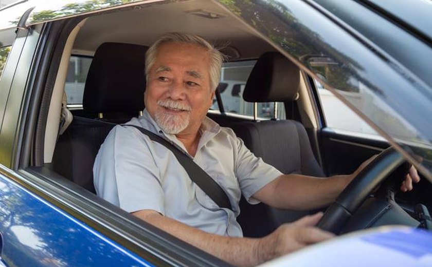 Motoristas acima de 50 anos terão desconto para renovar carteira