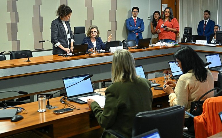 Violência contra a Mulher: comissão aprova temas para os próximos debates