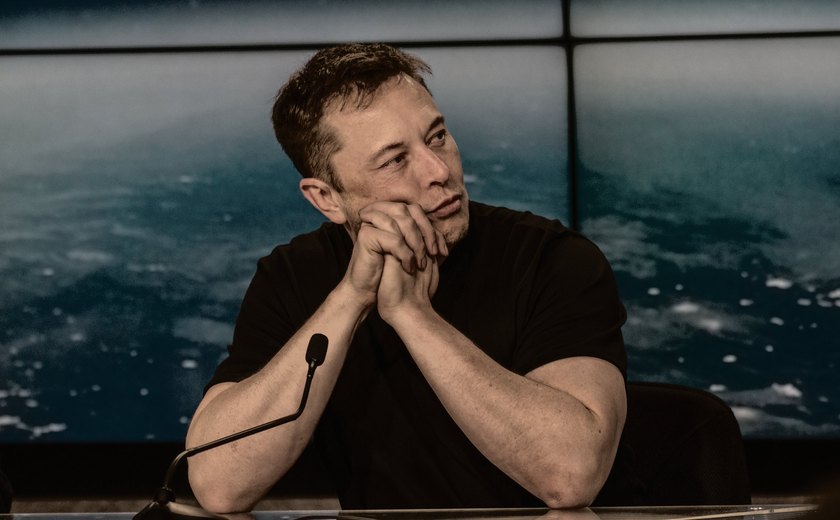 Elon Musk reitera comprometimento com compra do Twitter, após suspender negócio