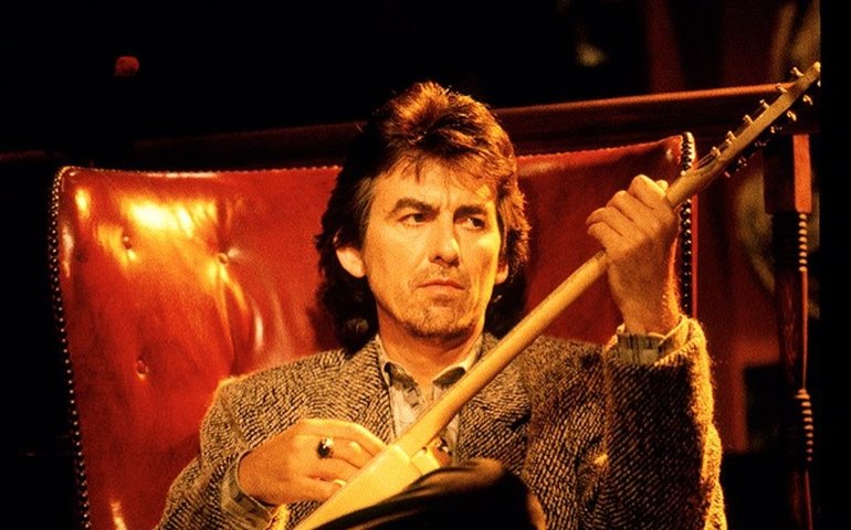 George Harrison fazia piadas sarcásticas sobre a vez em que foi esfaqueado, afirma escritor