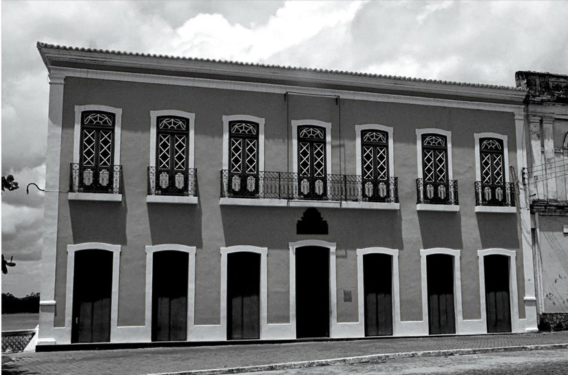Biblioteca Pública Estadual Graciliano Ramos recebe exposição que une arte, poesia e patrimônio cultural alagoano