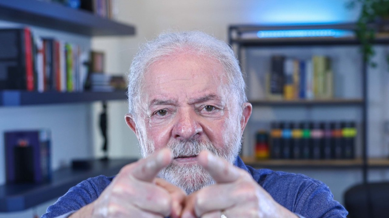 Projeto que reduz ICMS não resolve preço dos combustíveis e prejudica estados e municípios, diz Lula