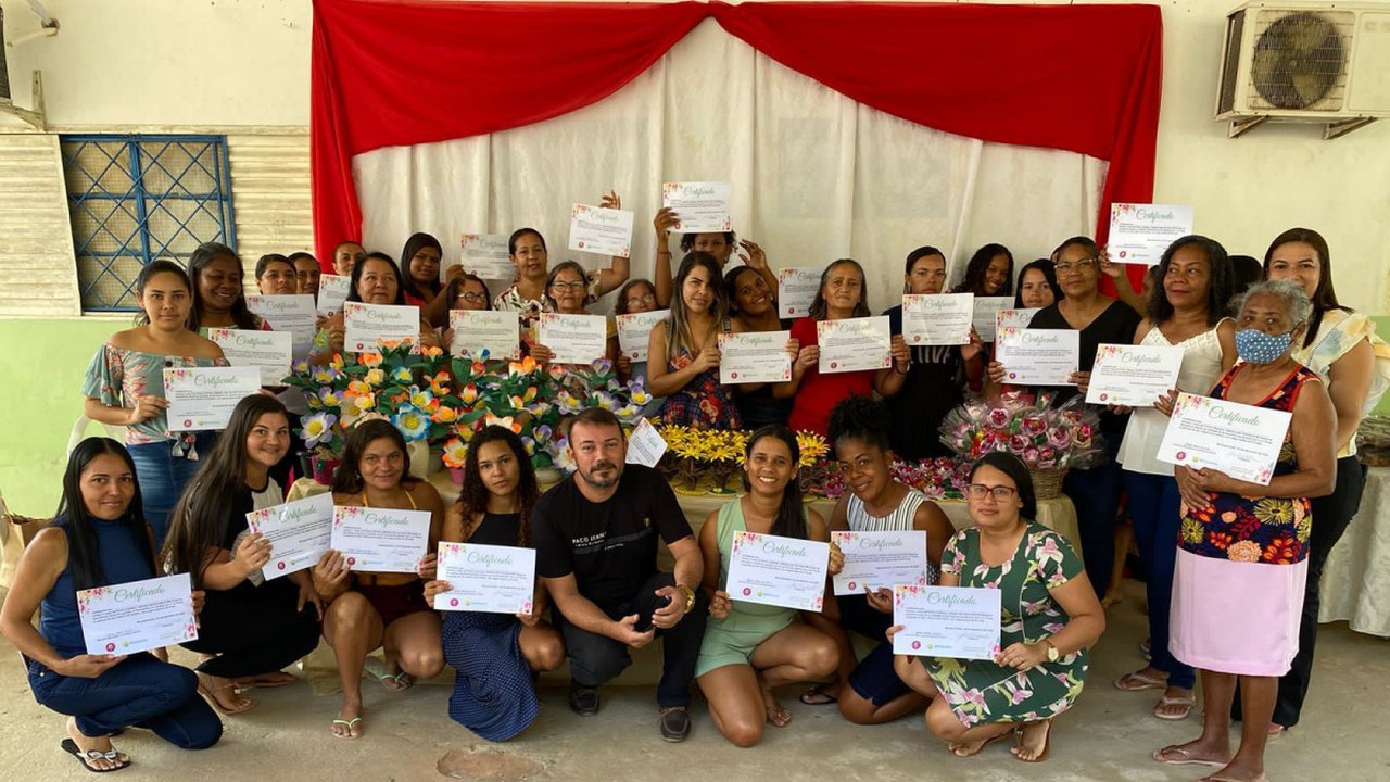 Prefeitura de Branquinha oferta curso de flores artificiais gratuito
