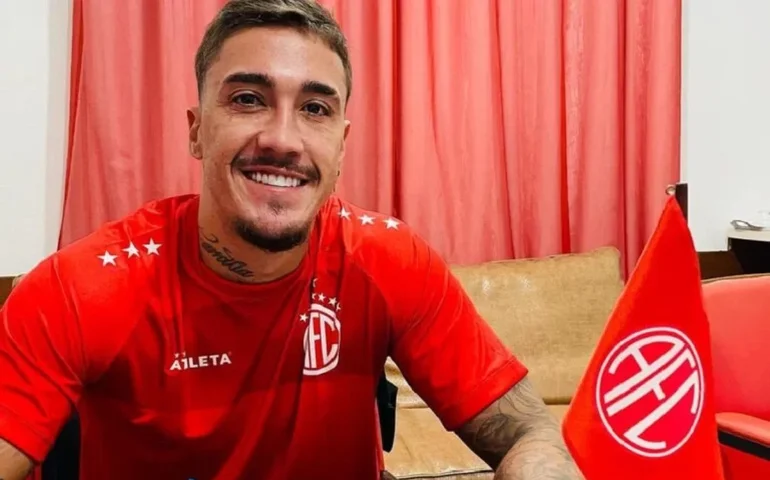 'Sonho que eu tinha quando era muito novo. É meu ídolo', diz Romarinho sobre expectativa de jogar com pai no America