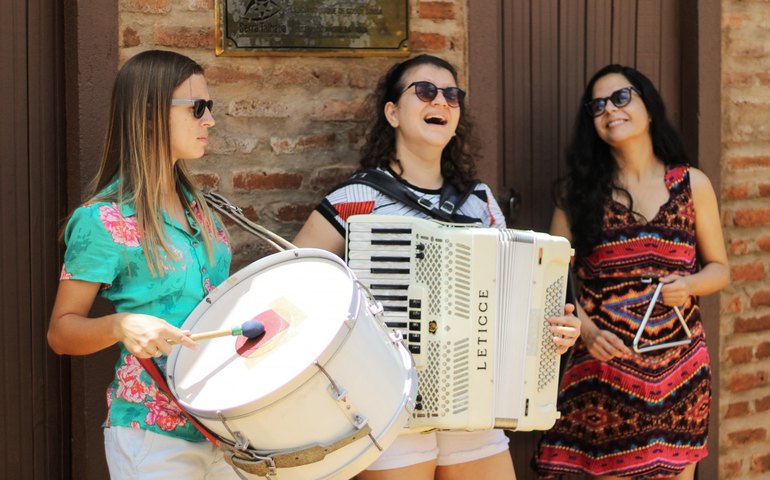 As Severinas lança o EP Xamego de Fulô em comemoração aos 10 anos de carreira
