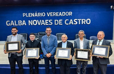 Câmara homenageia personalidades com trajetória dedicada à humanização e valorização da vida