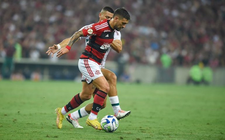 Zoação de torcedores de Vasco e Flamengo em setor misto do Maracanã viraliza nas redes