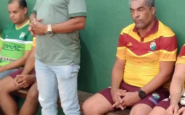 Coruripe demite técnico Roberto de Jesus