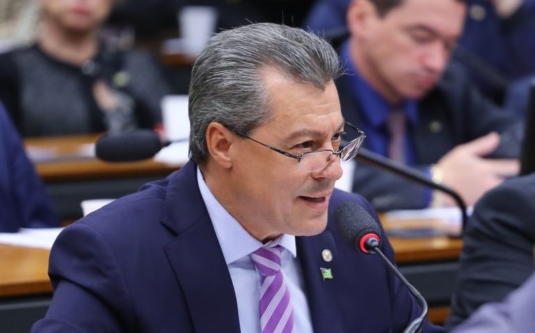 Comissão aprova projeto sobre inclusão de mensagem contra maus-tratos a animais em produtos veterinários