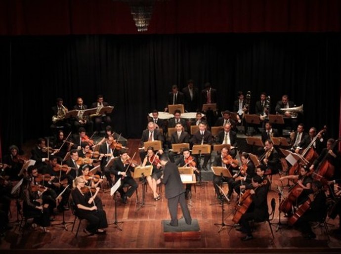 Quinta Sinfônica apresenta Concerto de Natal no palco do Teatro Deodoro