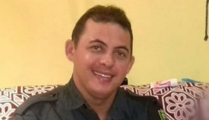 O agente estava em serviço quando foi atingido por um disparo de arma de fogo.