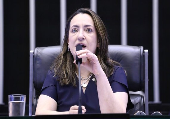 Comissão aprova projeto que permite ao fiador de contrato do Fies acessar extrato e quitar dívida