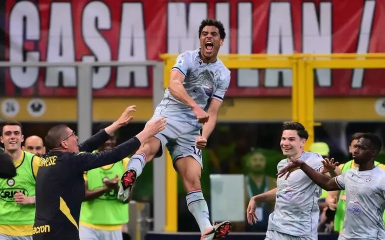 Milan é atropelado pela Udinese e se complica na briga pelo título