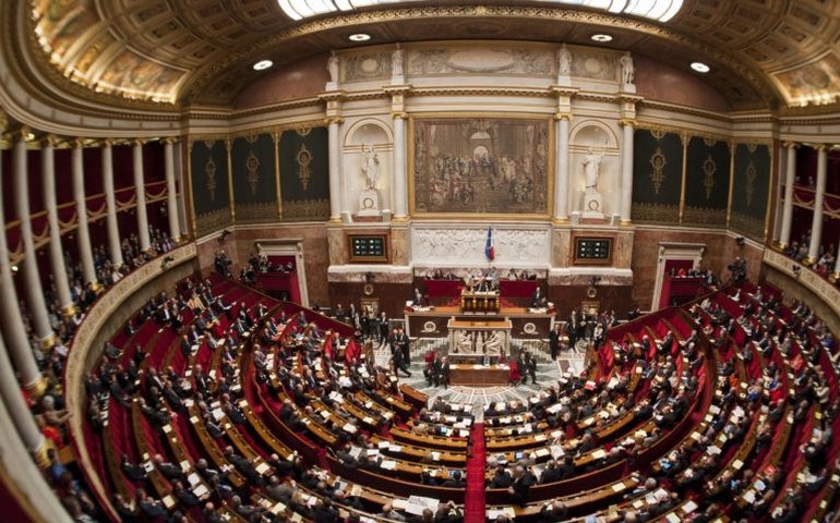 Assembleia Nacional da França começa a escolher novo presidente da Casa em meio a caos político