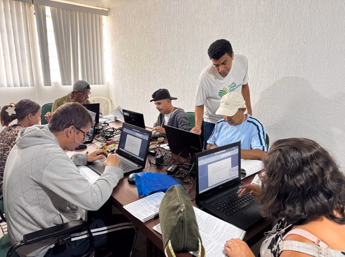 Usuários do CAPS de Penedo aprendem informática básica