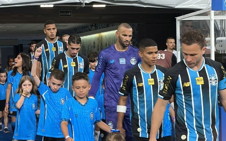 Grêmio supera Palestino e mantém viva a luta por vaga nas oitavas