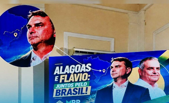 Mapa exibido em telão durante evento de Flávio Bolsonaro em Maceió indicava incorretamente a localização de Alagoas