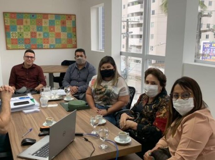 Renilde Bulhões trata de linha de crédito para MEIs de Santana com presidente da Desenvolve
