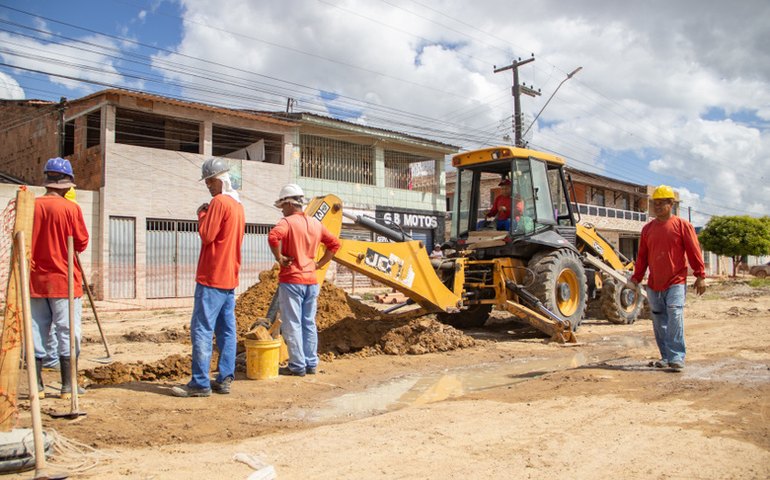 Prefeitura de Maceió realiza obras de esgotamento sanitário no Gama Lins