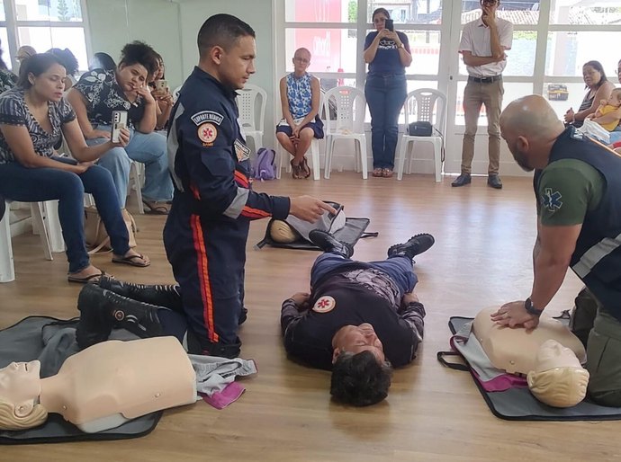 Samu leva noções de primeiros socorros a instituição que atende pessoas com Síndrome de Down