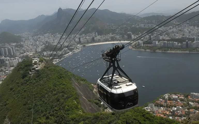Suspensão na distribuição de água afeta quase 2 milhões de pessoas
